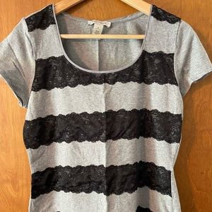 White House black market cute t shirt!